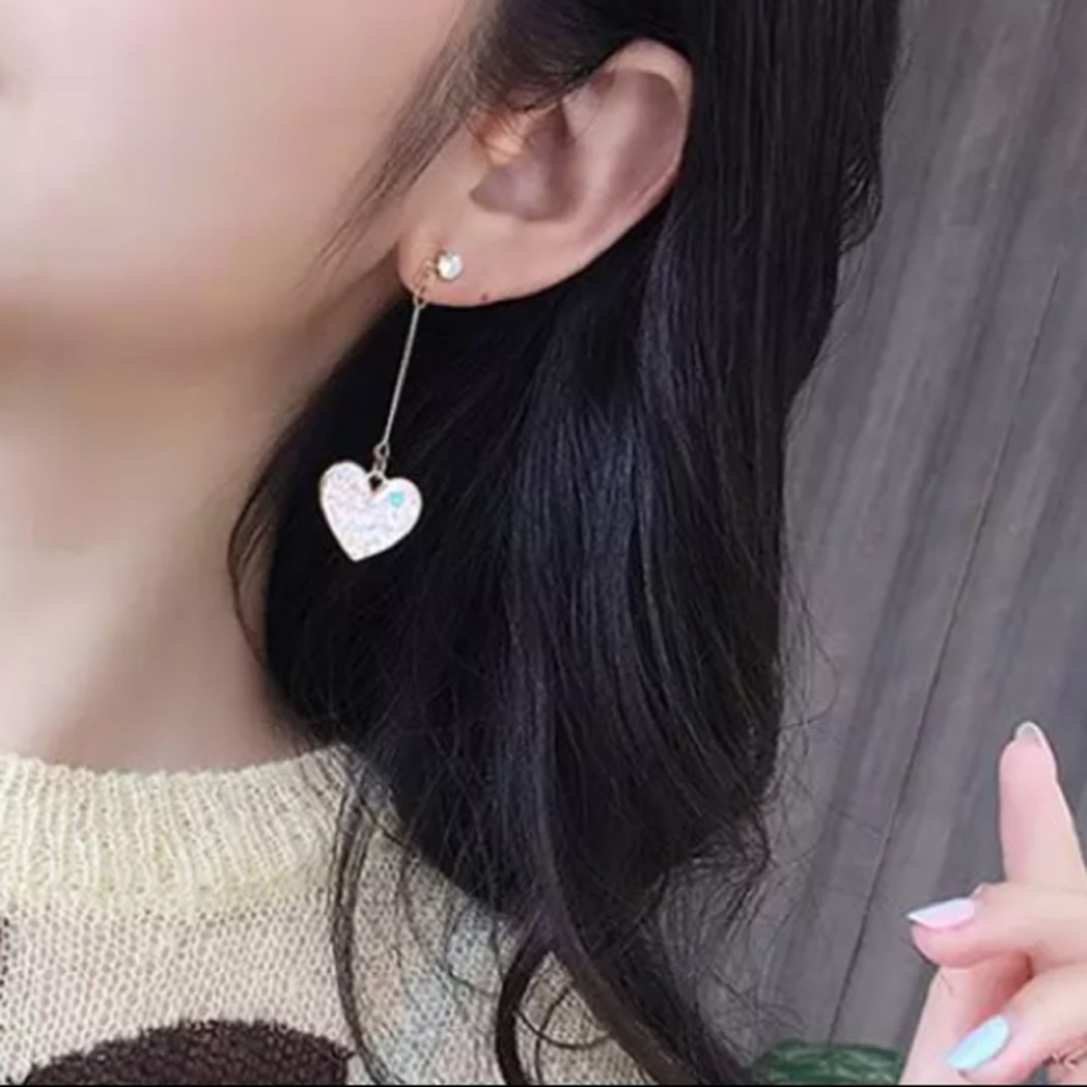 (G2) Heart Earrings - Picture 5 of 7